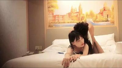 骚妹bb让仔细看看被草喊着使劲操我bb。.